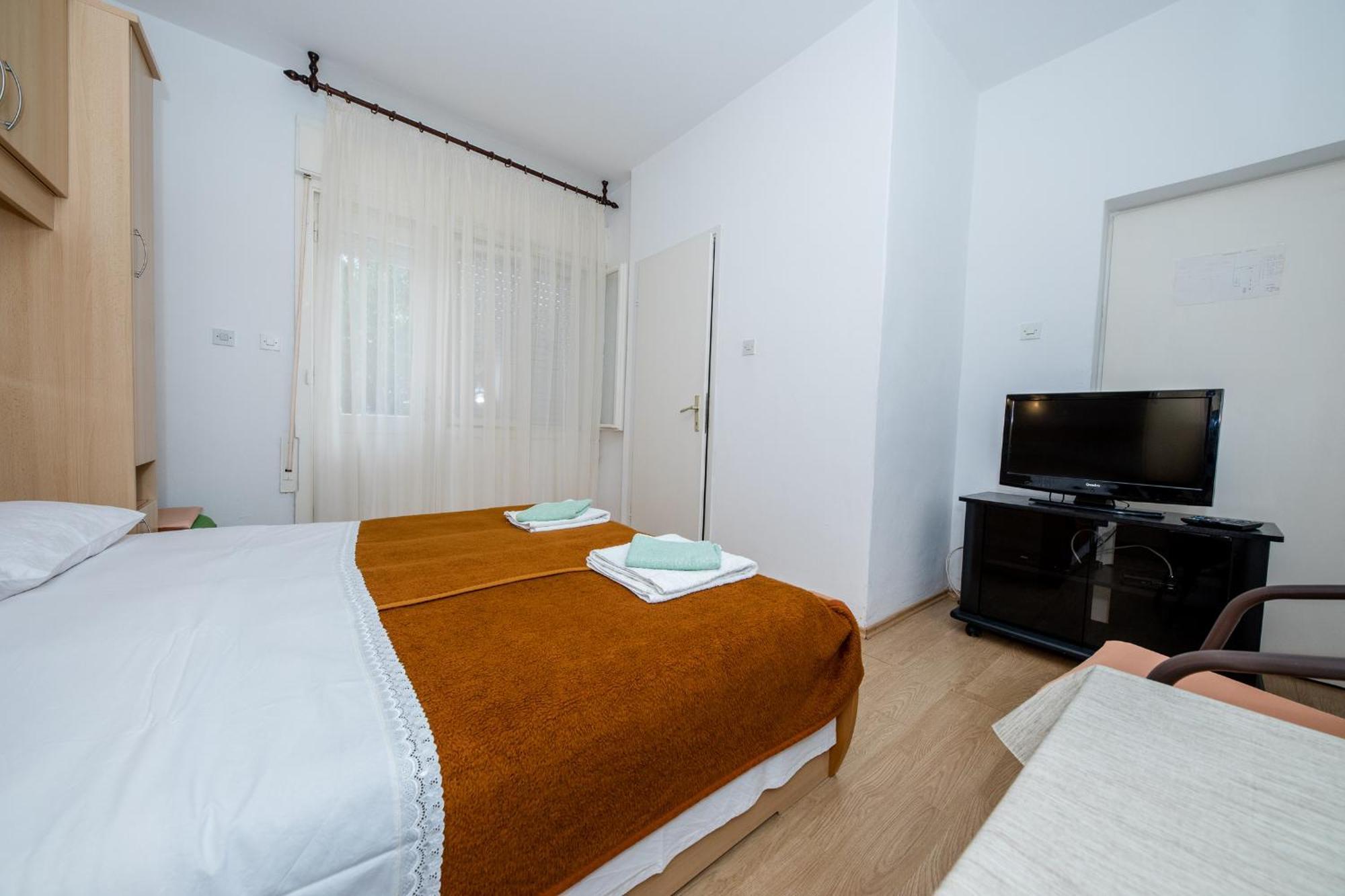 Apartments Mladenka in Banjol Kamer foto